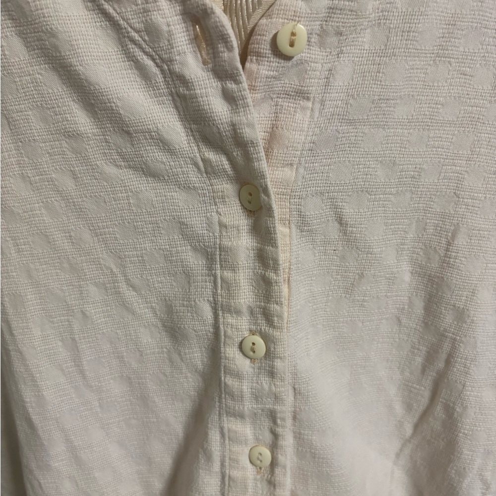 Woman’s L.L.Bean VintageCream Button-Up Shirt
100%Cotton 6 Button